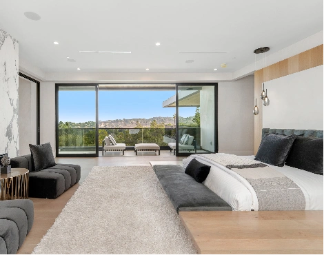 Top reasons to choose our luxury and modern bedroom renovation services.