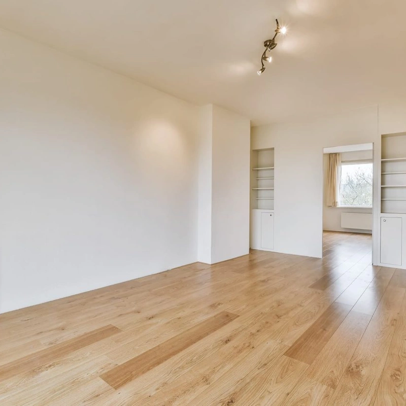 Elegant grey vinyl click flooring design UAE