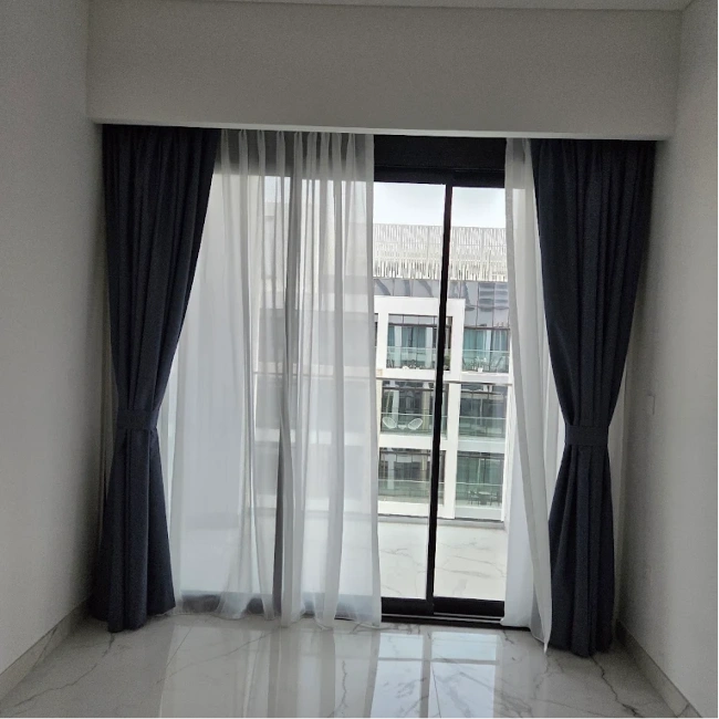 Wave curtains installed smoothly