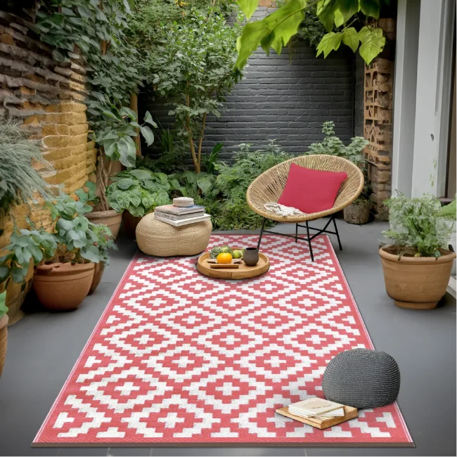 Weather-resistant outdoor floor rug